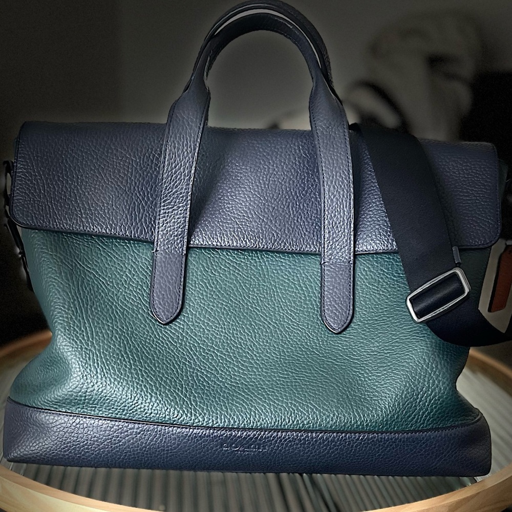 Coach leather Portfolio, unisex two tones (Blue,green) almost new!
